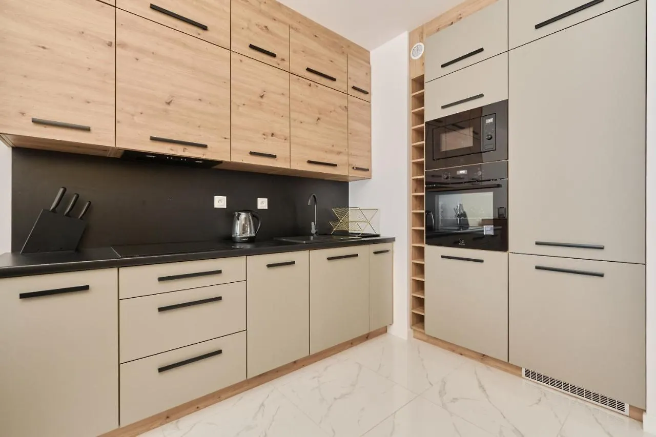 Nowoczesny Apartament Z Balkonem I Parkingiem W Centrum Wroclawia By Noclegi Renters 0*,  Polska