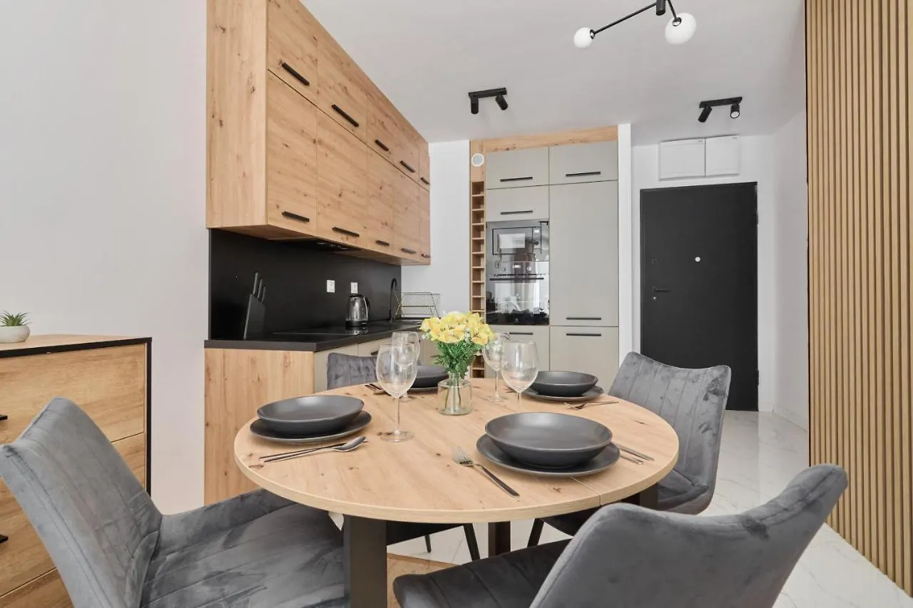 Nowoczesny Apartament Z Balkonem I Parkingiem W Centrum Wroclawia By Noclegi Renters